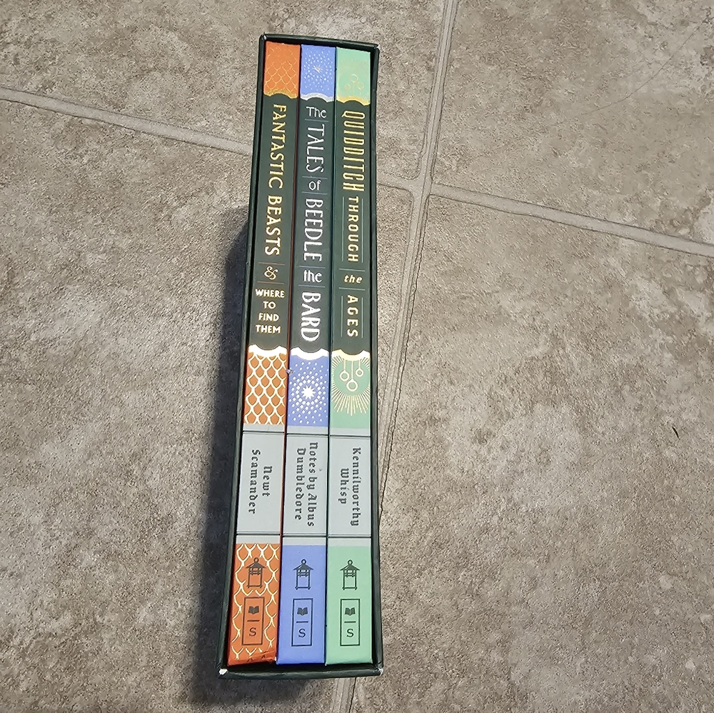 Hogwarts Library Gift Set Harry Potter 3 Book Collection Quidditch Beedle Bard